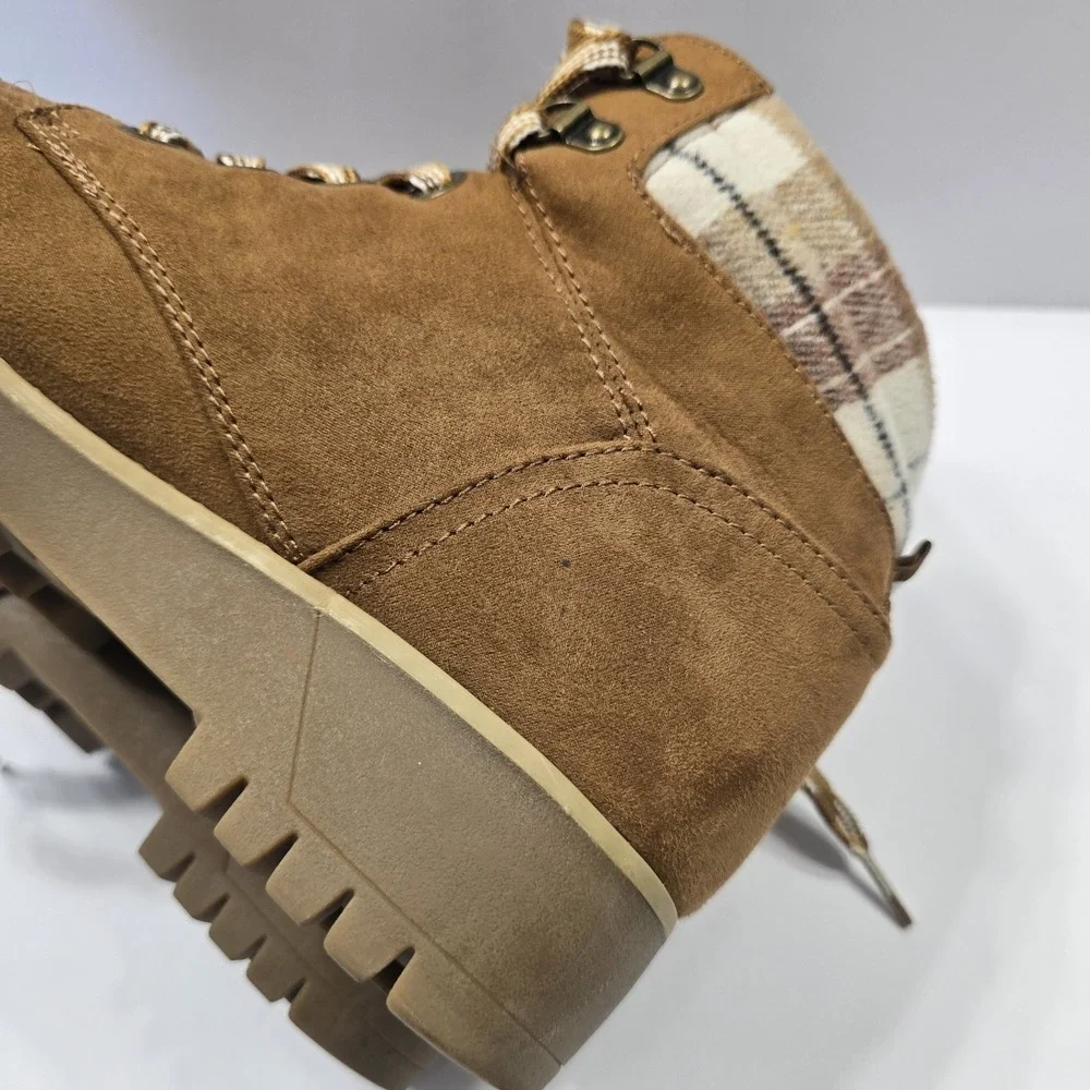 Magellan Outdoor Womens Hiking Boots Size 8D Brown Plaid Cuff Lace Up Ankle Boot